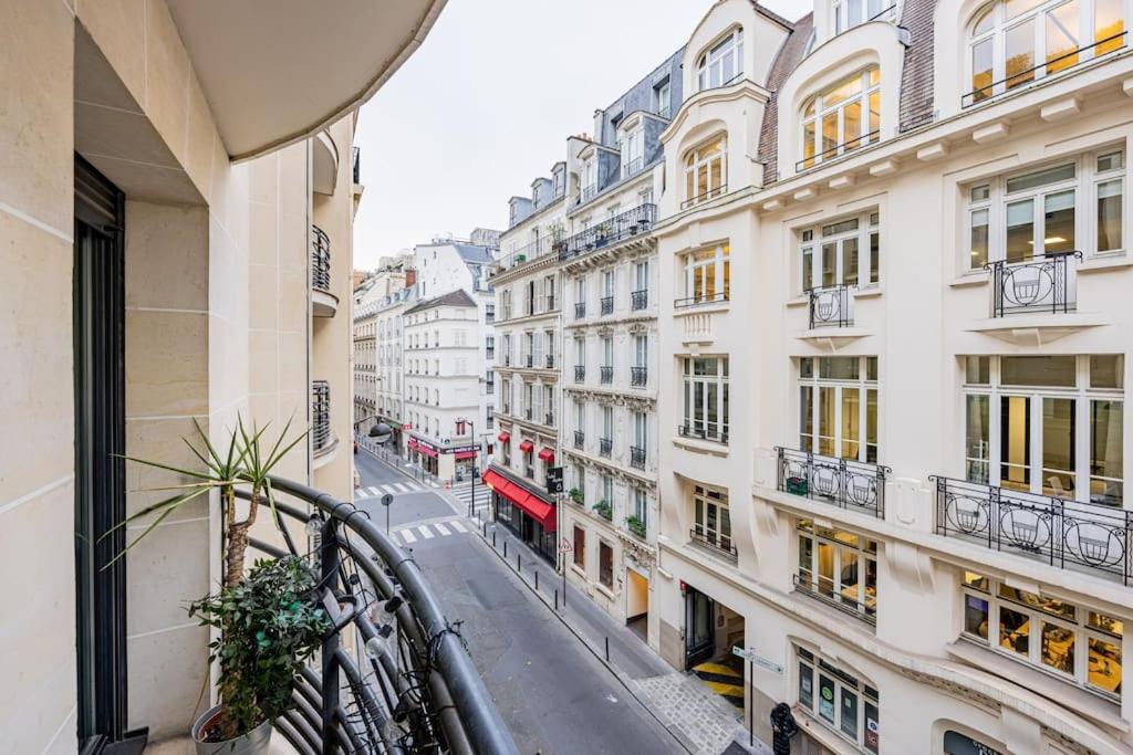 Grand Et Central, 8E Pres Elysee Paris Bagian luar foto