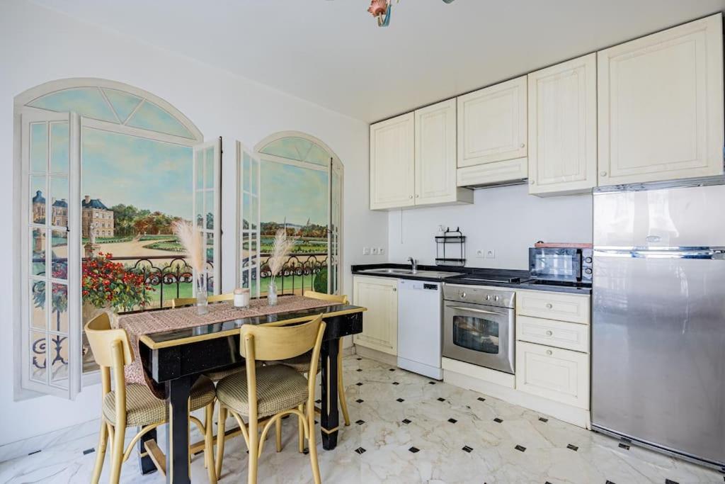 Grand Et Central, 8E Pres Elysee Paris Bagian luar foto