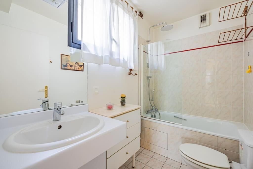 Grand Et Central, 8E Pres Elysee Paris Bagian luar foto