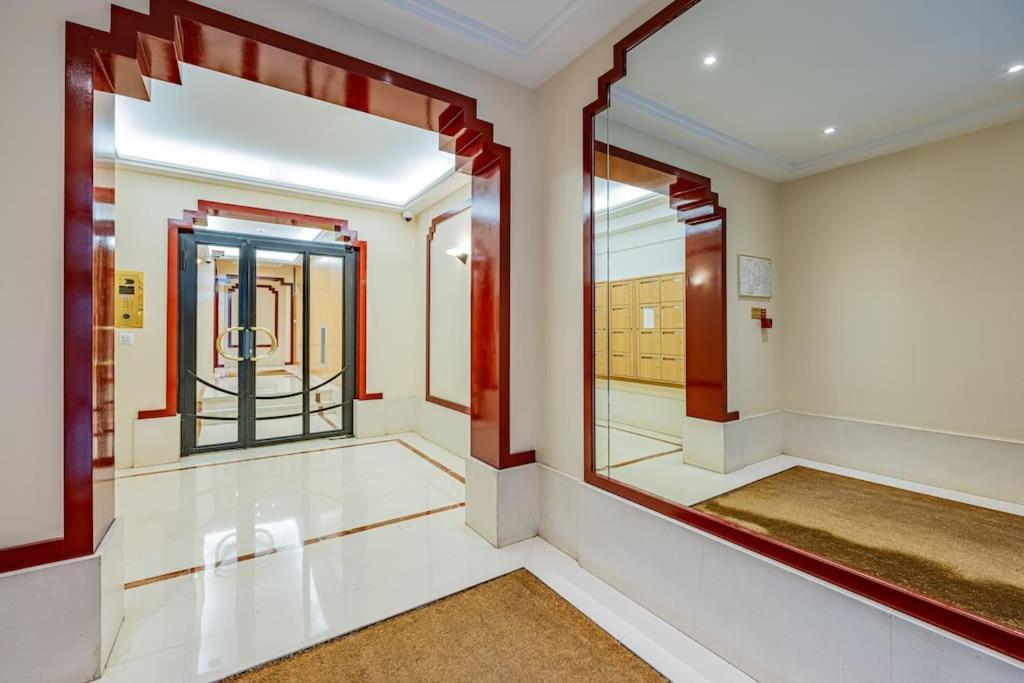 Grand Et Central, 8E Pres Elysee Paris Bagian luar foto