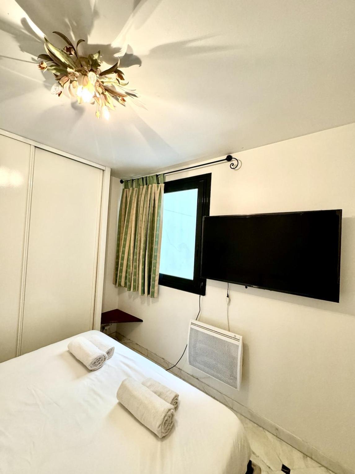 Grand Et Central, 8E Pres Elysee Paris Bagian luar foto